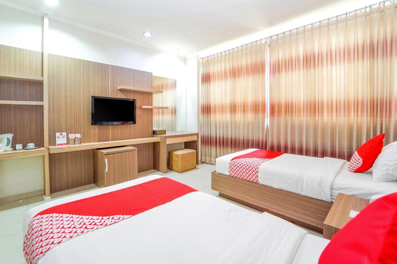 Maumu Hotel & Lounge Сурабая Екстер'єр фото